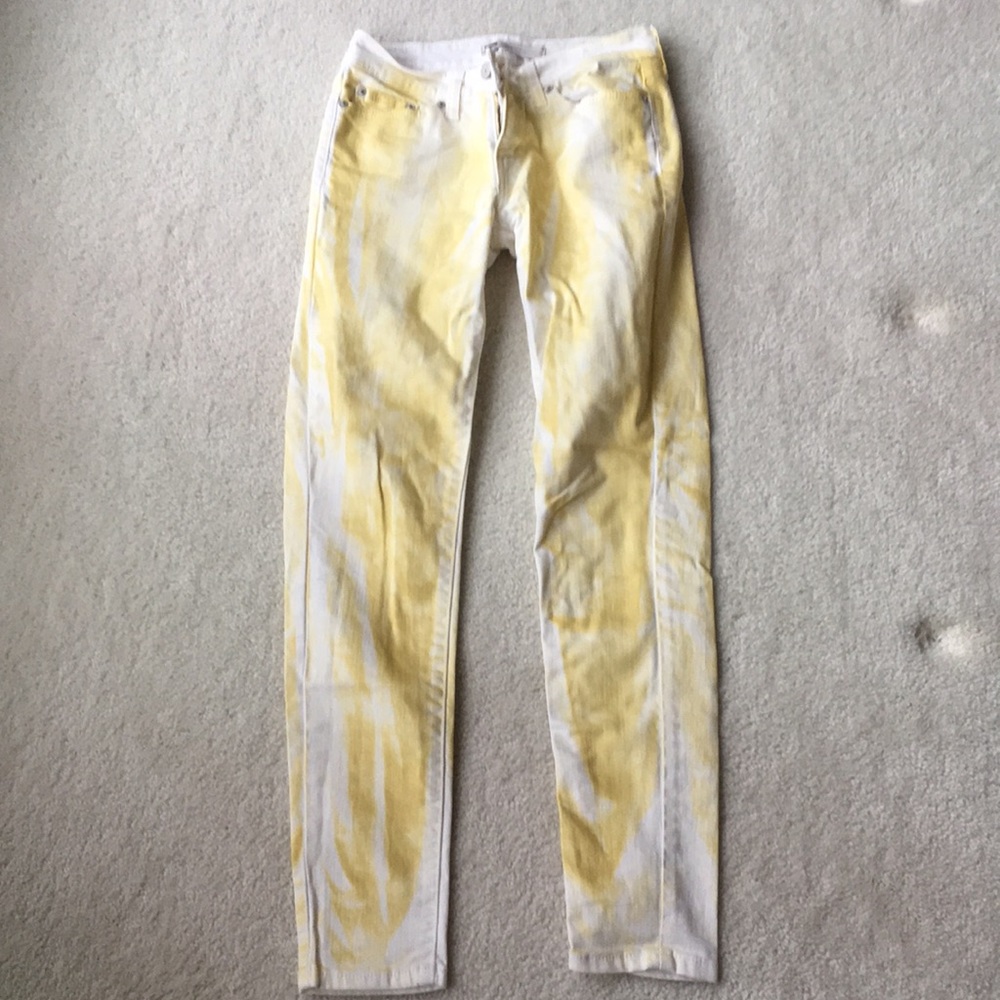 UNIQUE Levi’s yellow skinny jeans